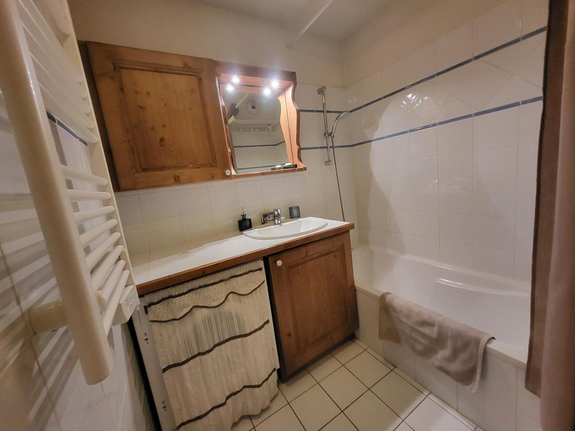 Apartment Ecrins A4, 1 Bedroom With Bunk Room, Samoens